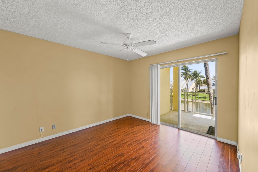 合同活跃: $210,000 (1 贝兹, 1 浴室, 700 平方英尺)