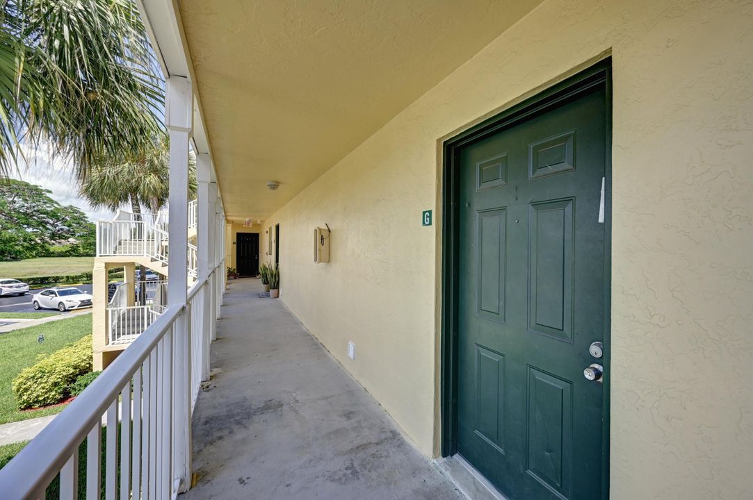 合同活跃: $210,000 (1 贝兹, 1 浴室, 700 平方英尺)