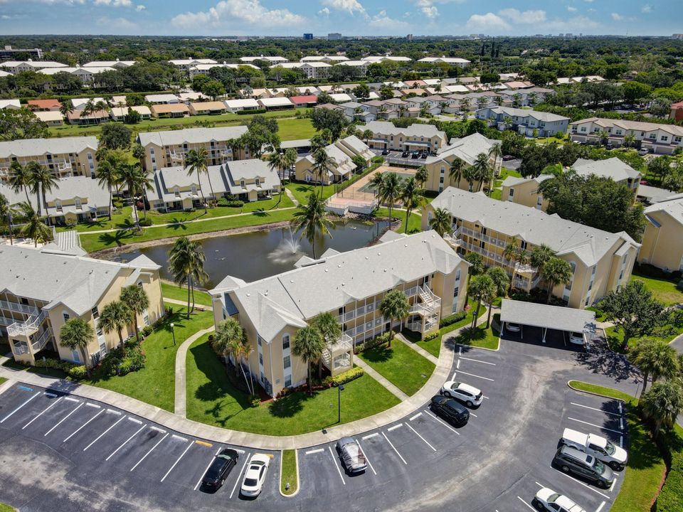 合同活跃: $210,000 (1 贝兹, 1 浴室, 700 平方英尺)