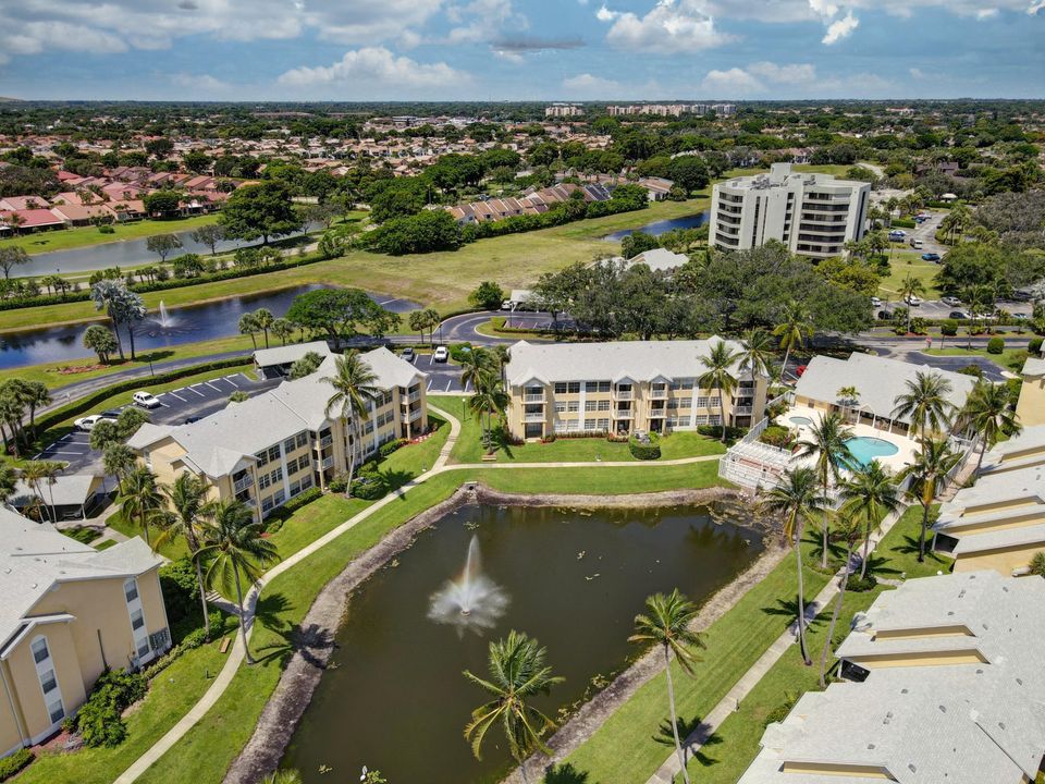 合同活跃: $210,000 (1 贝兹, 1 浴室, 700 平方英尺)