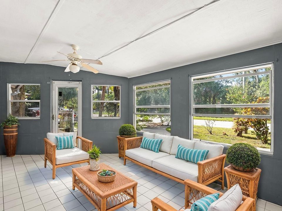 На продажу: $263,000 (2 спален, 2 ванн, 1664 Квадратных фут)