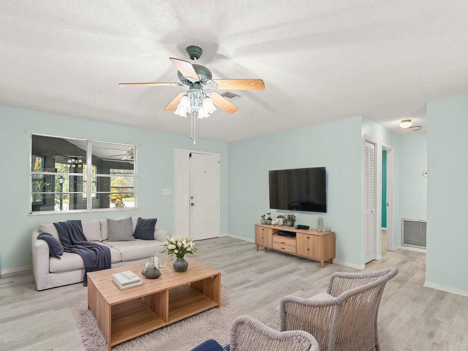 На продажу: $263,000 (2 спален, 2 ванн, 1664 Квадратных фут)