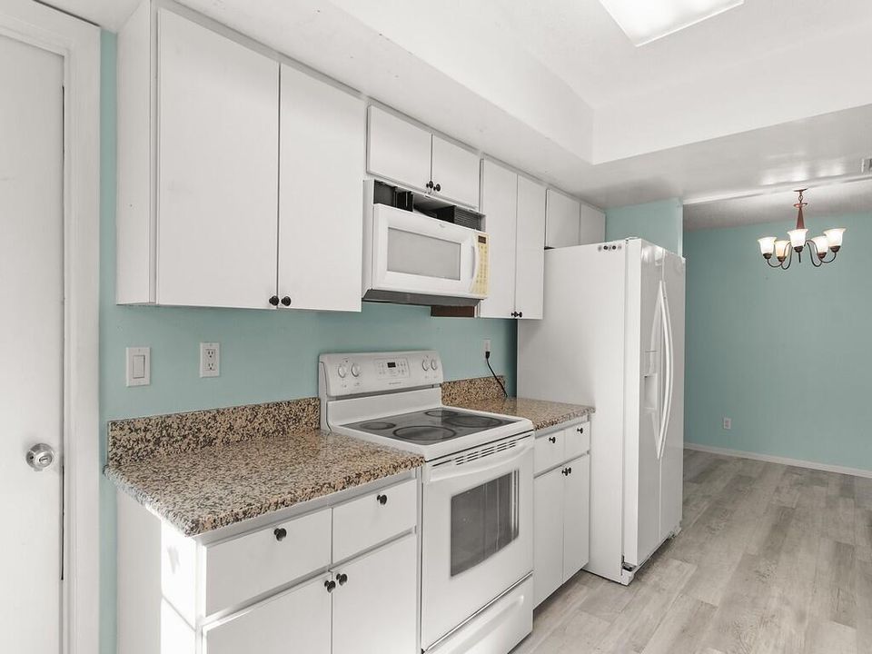 На продажу: $263,000 (2 спален, 2 ванн, 1664 Квадратных фут)