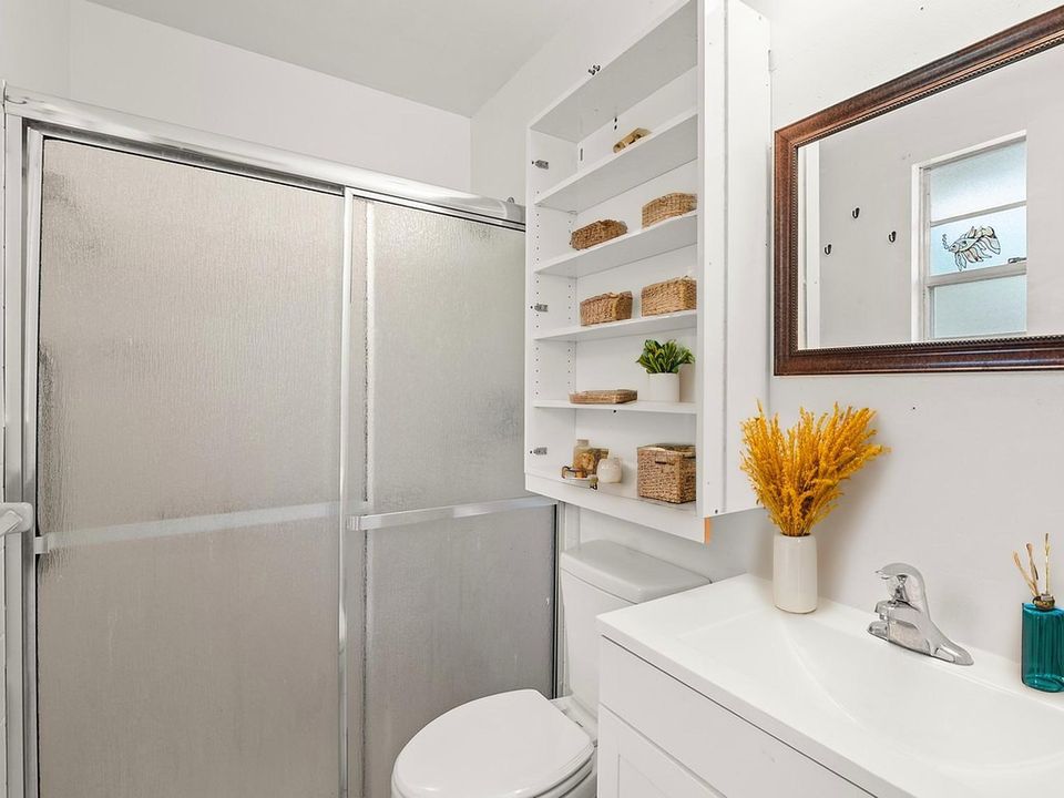 На продажу: $263,000 (2 спален, 2 ванн, 1664 Квадратных фут)