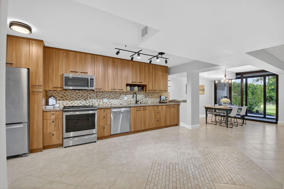 For Sale: $549,995 (3 beds, 2 baths, 1550 Square Feet)