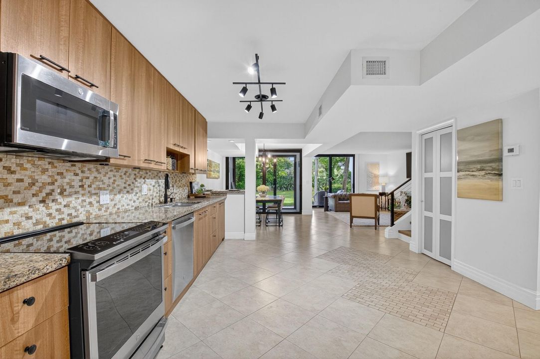 For Sale: $549,995 (3 beds, 2 baths, 1550 Square Feet)