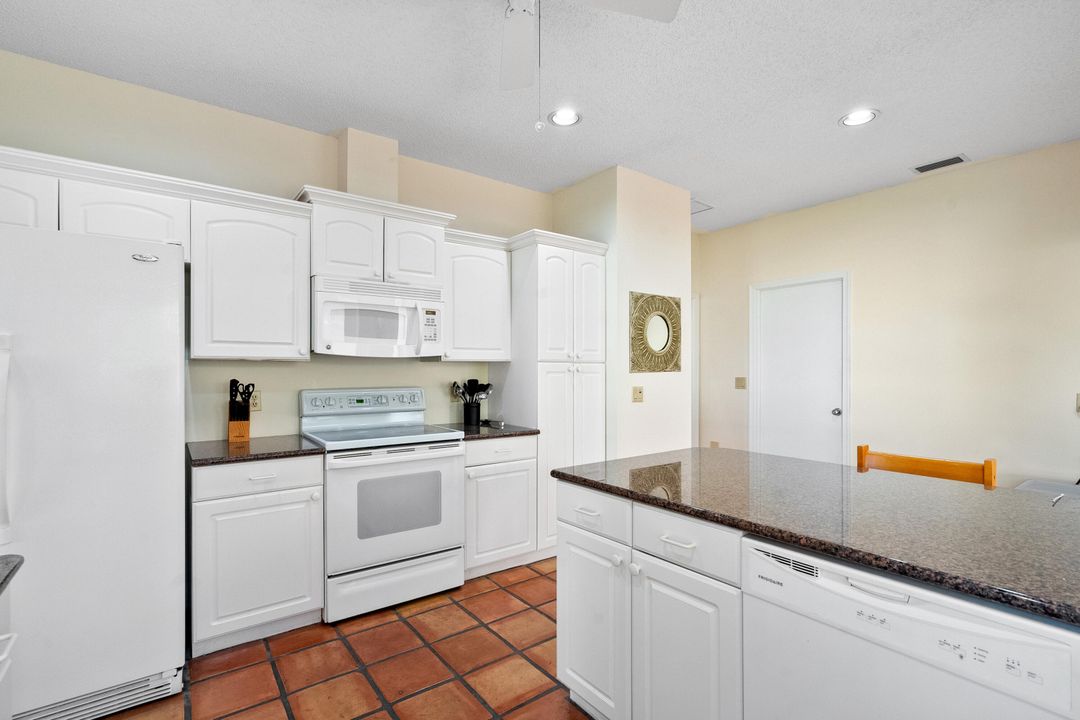 For Sale: $415,000 (2 beds, 2 baths, 1557 Square Feet)