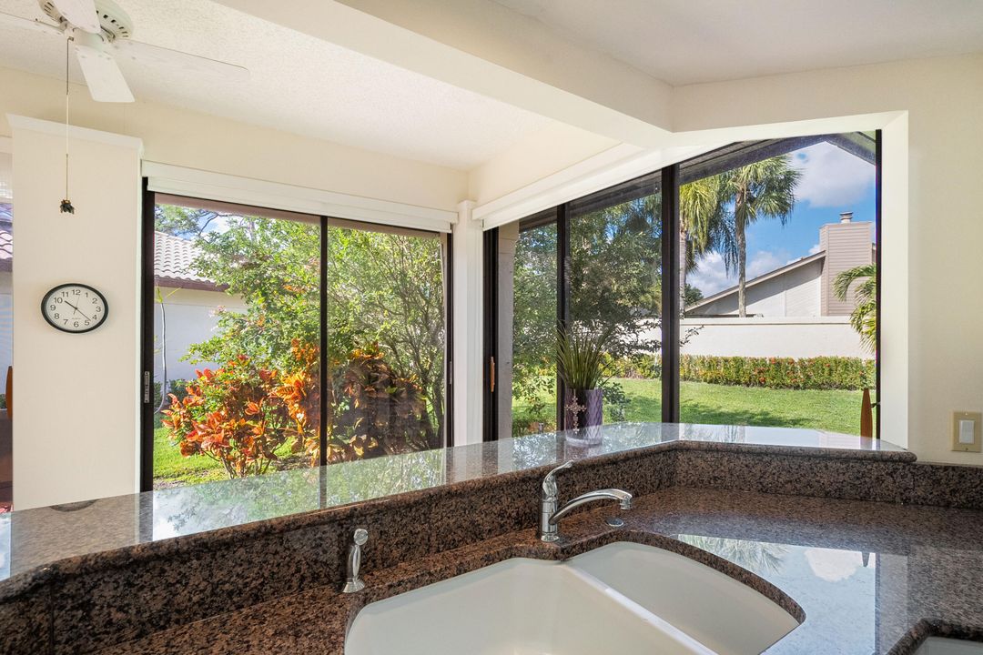 For Sale: $415,000 (2 beds, 2 baths, 1557 Square Feet)