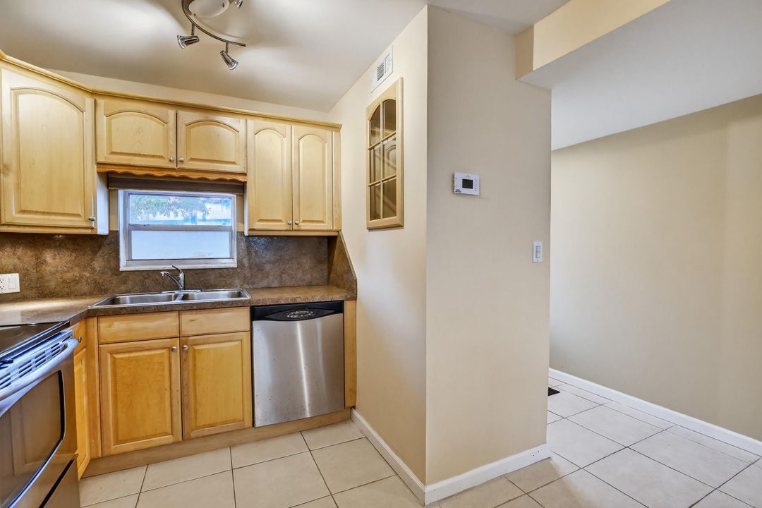 For Sale: $165,000 (2 beds, 2 baths, 1170 Square Feet)