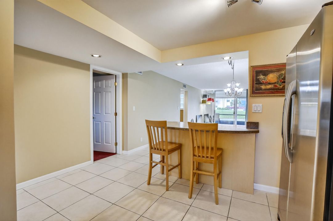 For Sale: $165,000 (2 beds, 2 baths, 1170 Square Feet)