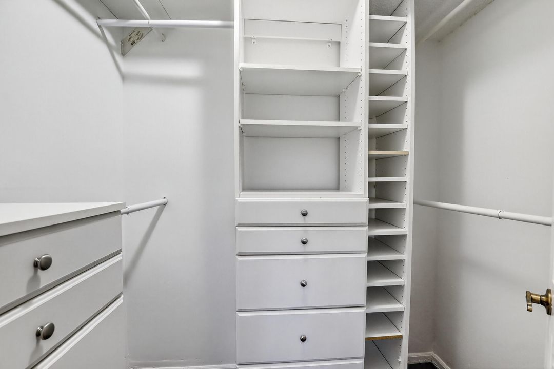 For Sale: $165,000 (2 beds, 2 baths, 1170 Square Feet)