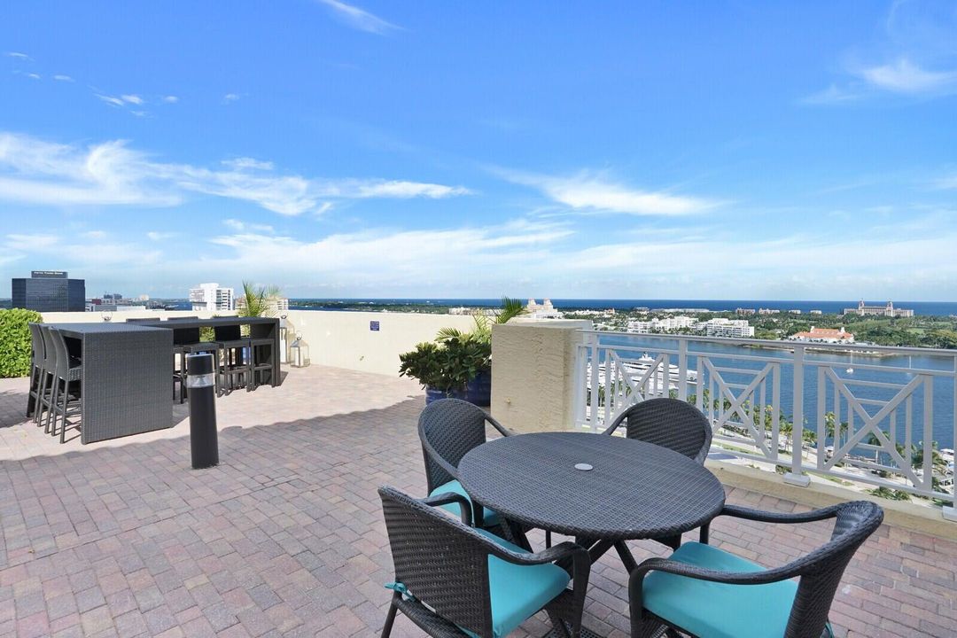 For Sale: $1,700,000 (2 beds, 2 baths, 1696 Square Feet)