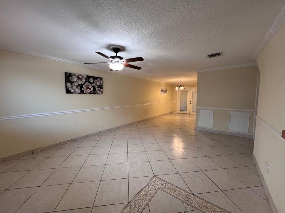 待售: $285,000 (3 贝兹, 2 浴室, 1206 平方英尺)