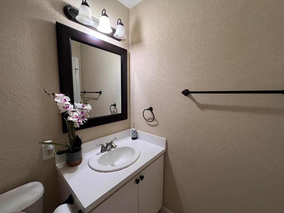 待售: $285,000 (3 贝兹, 2 浴室, 1206 平方英尺)