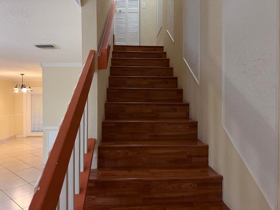 待售: $285,000 (3 贝兹, 2 浴室, 1206 平方英尺)