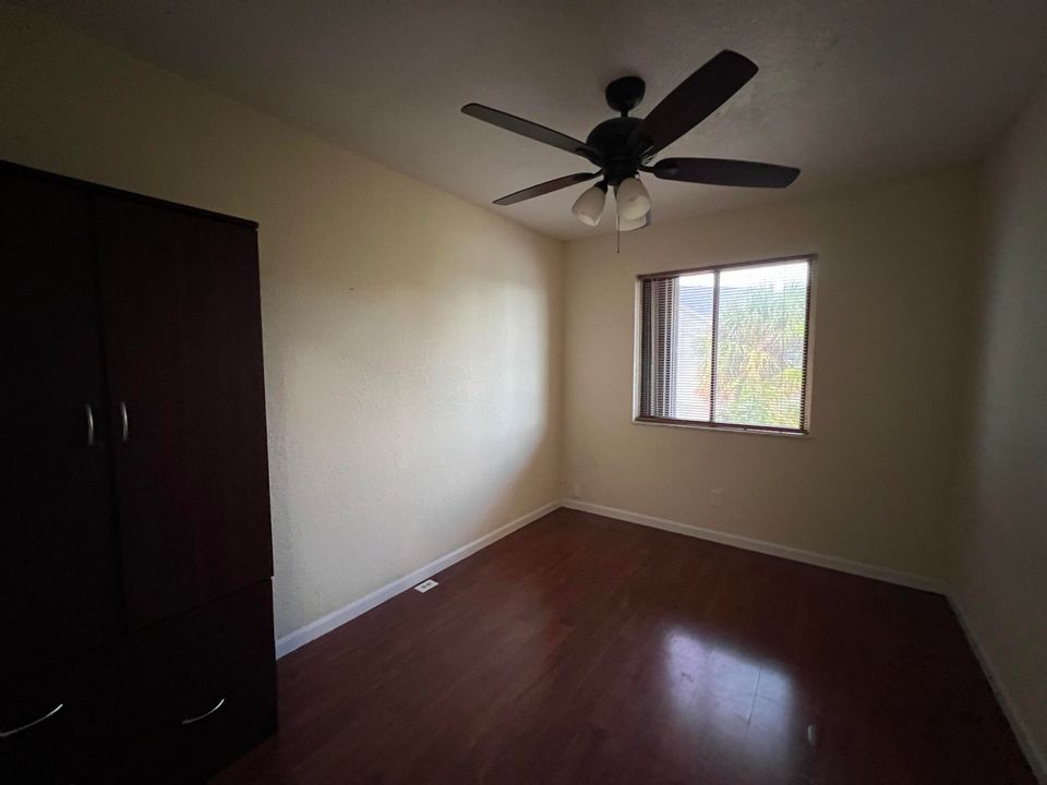 待售: $285,000 (3 贝兹, 2 浴室, 1206 平方英尺)