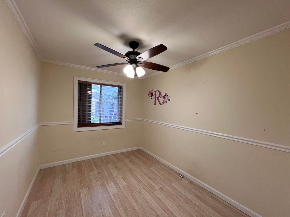 待售: $285,000 (3 贝兹, 2 浴室, 1206 平方英尺)