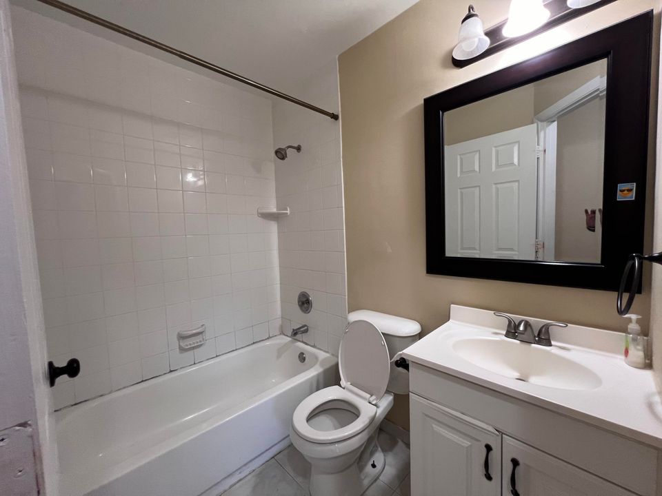 待售: $285,000 (3 贝兹, 2 浴室, 1206 平方英尺)