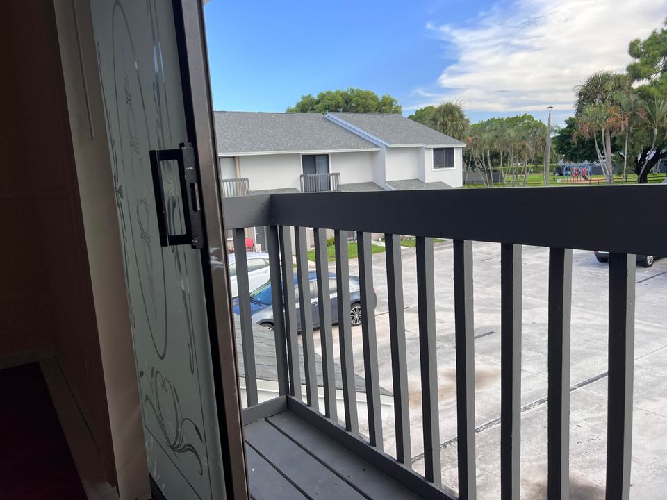 待售: $285,000 (3 贝兹, 2 浴室, 1206 平方英尺)