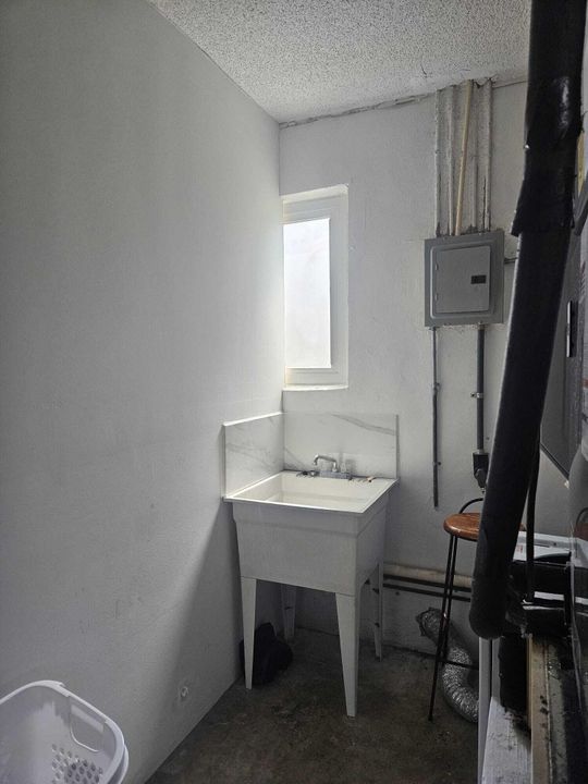 Active With Contract: $465,000 (2 beds, 2 baths, 1200 Square Feet)