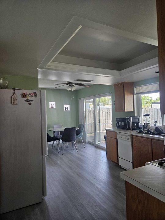 Active With Contract: $465,000 (2 beds, 2 baths, 1200 Square Feet)