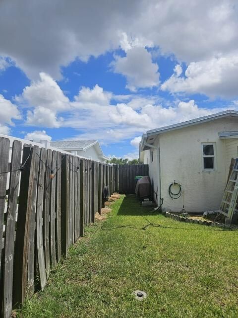 Active With Contract: $465,000 (2 beds, 2 baths, 1200 Square Feet)