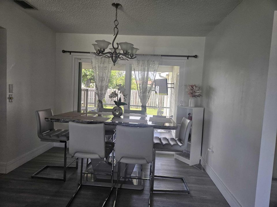 Active With Contract: $465,000 (2 beds, 2 baths, 1200 Square Feet)
