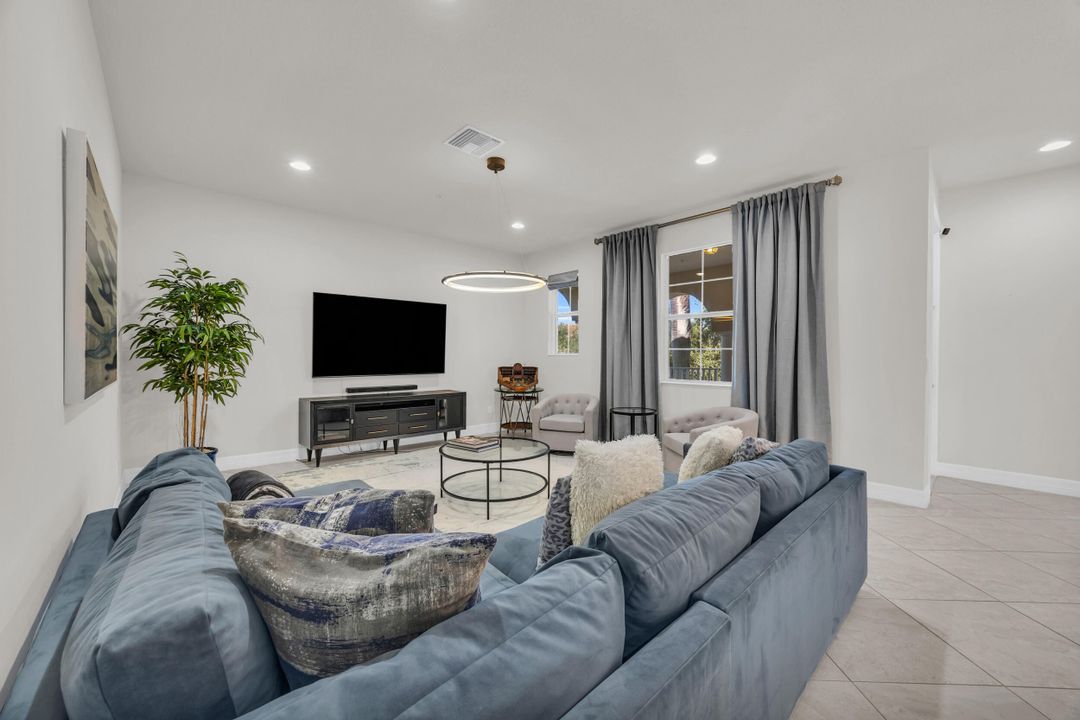 出租: $4,500 (3 贝兹, 2 浴室, 3227 平方英尺)