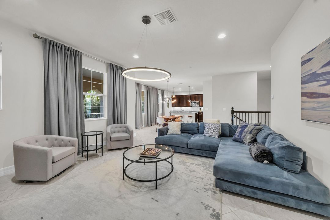 出租: $4,500 (3 贝兹, 2 浴室, 3227 平方英尺)