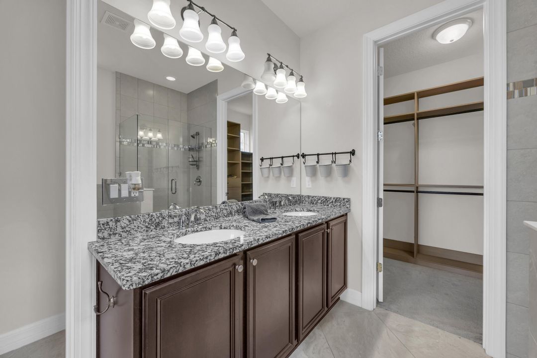 出租: $4,500 (3 贝兹, 2 浴室, 3227 平方英尺)