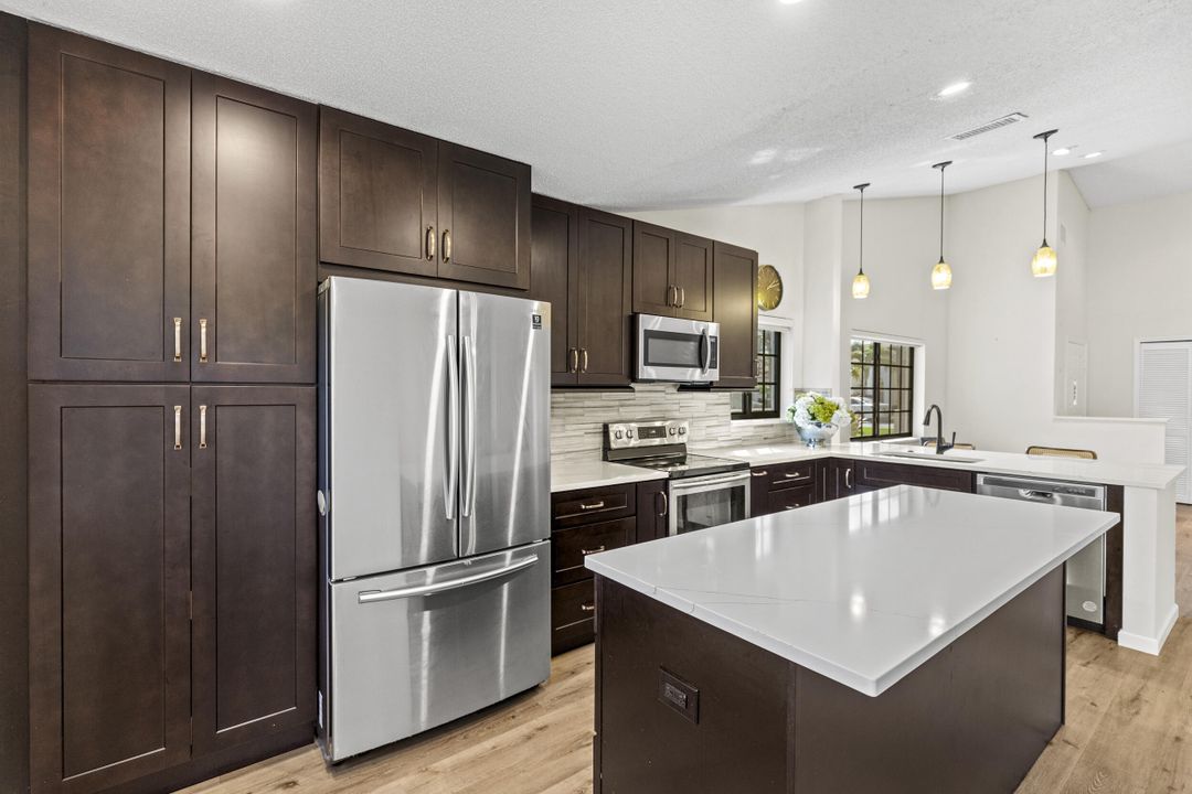 En Venta: $410,000 (3 camas, 2 baños, 1431 Pies cuadrados)