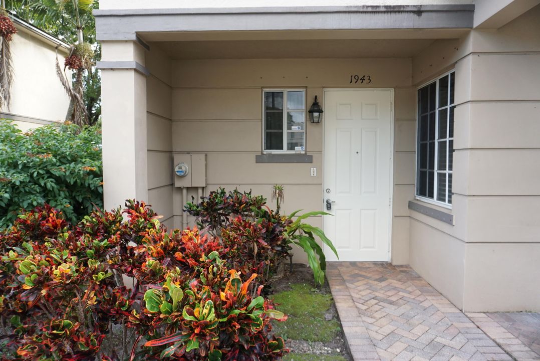 Recently Rented: $1,745 (2 beds, 2 baths, 837 Square Feet)
