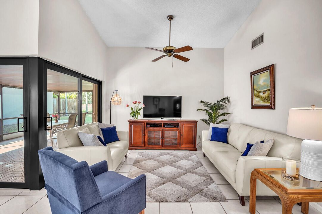 For Sale: $500,000 (2 beds, 2 baths, 1335 Square Feet)