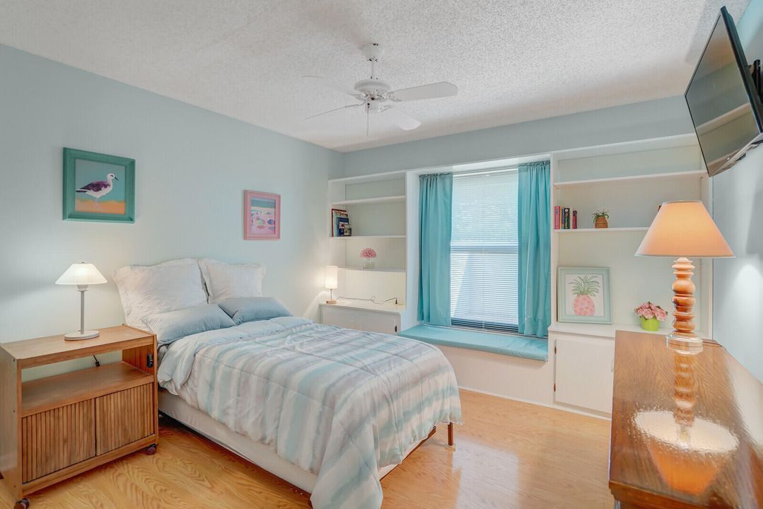 For Sale: $500,000 (2 beds, 2 baths, 1335 Square Feet)