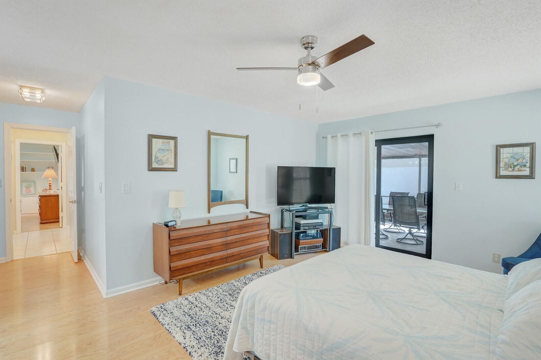 For Sale: $500,000 (2 beds, 2 baths, 1335 Square Feet)