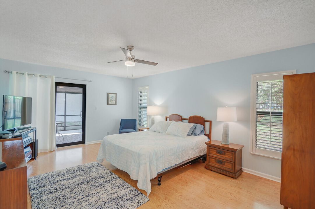 For Sale: $500,000 (2 beds, 2 baths, 1335 Square Feet)