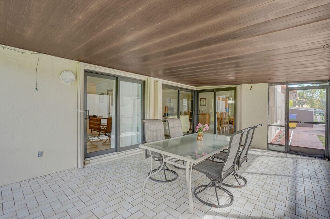 For Sale: $500,000 (2 beds, 2 baths, 1335 Square Feet)