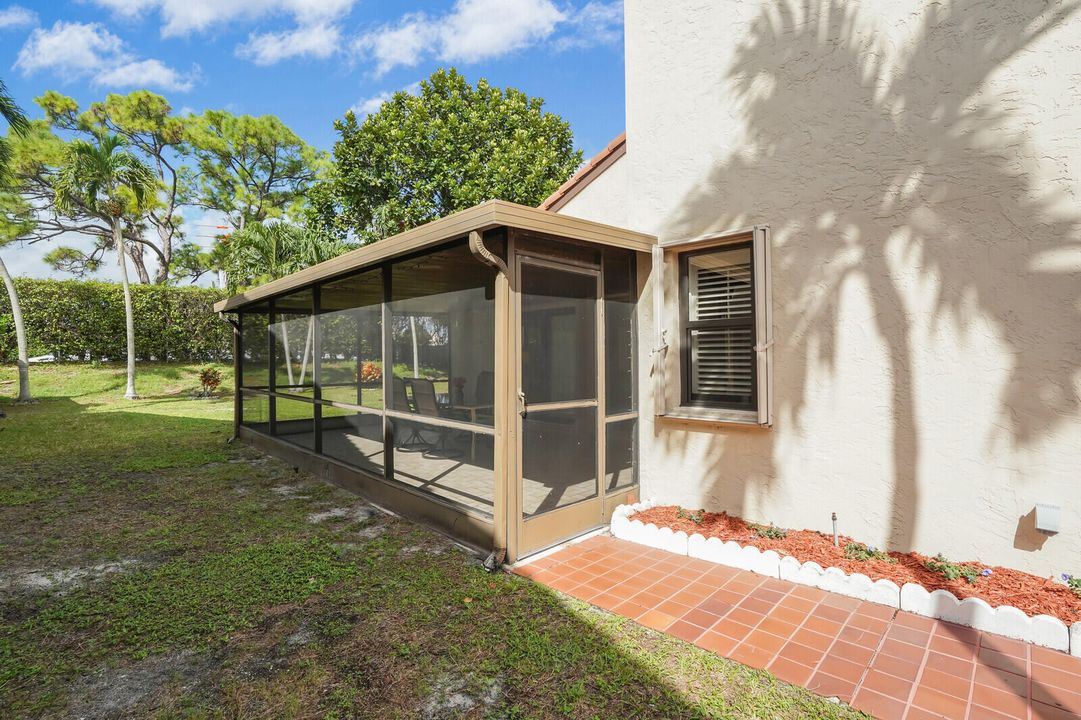 For Sale: $500,000 (2 beds, 2 baths, 1335 Square Feet)