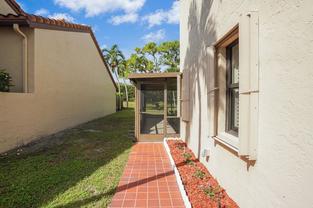 For Sale: $500,000 (2 beds, 2 baths, 1335 Square Feet)