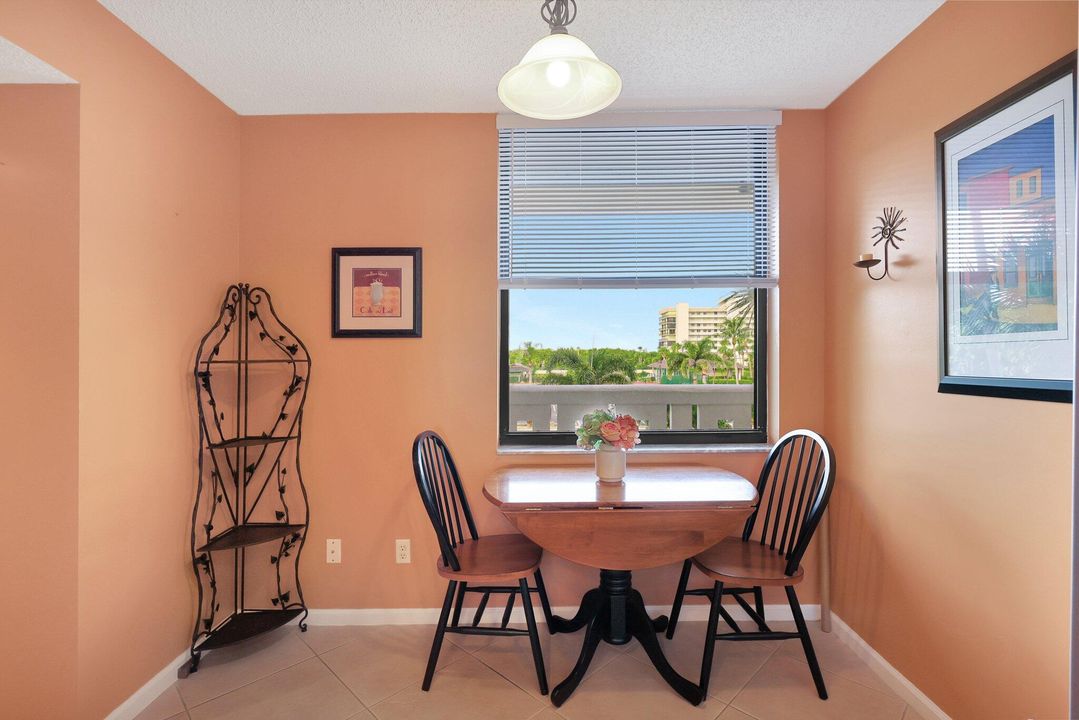 待售: $350,000 (2 贝兹, 2 浴室, 1251 平方英尺)