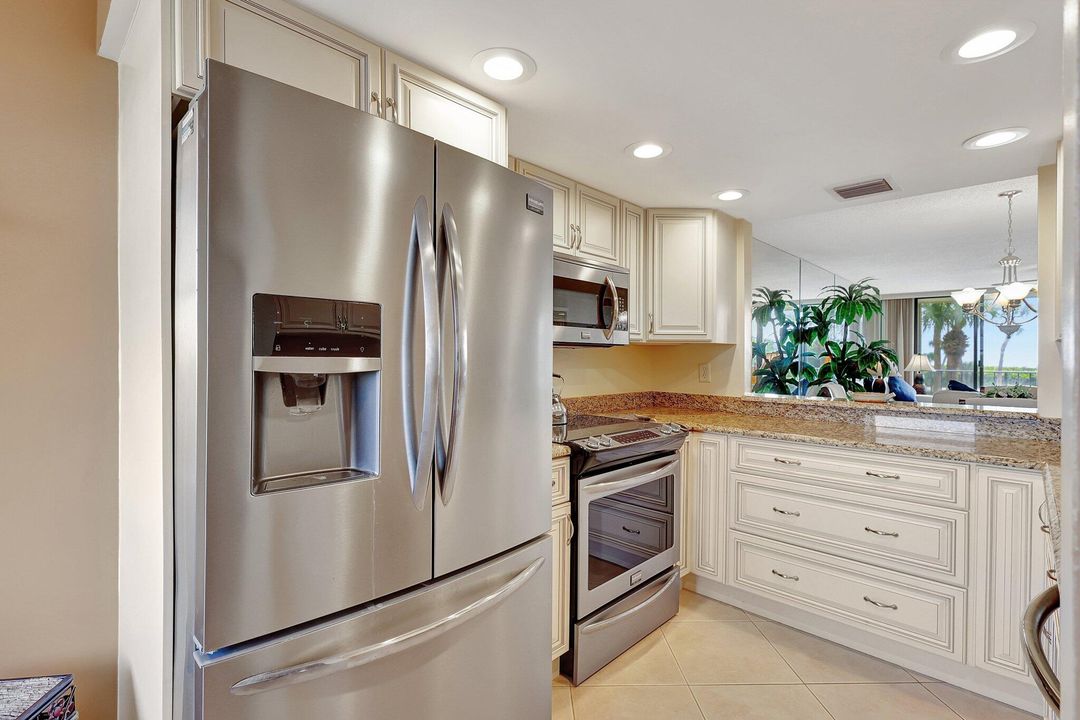 待售: $350,000 (2 贝兹, 2 浴室, 1251 平方英尺)