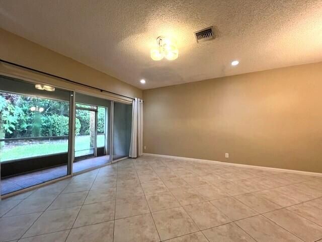 Active With Contract: $2,300 (2 beds, 2 baths, 1325 Square Feet)