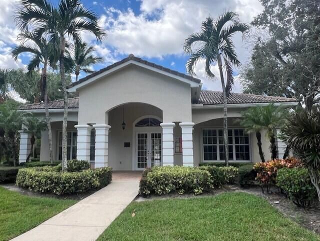 Active With Contract: $2,300 (2 beds, 2 baths, 1325 Square Feet)