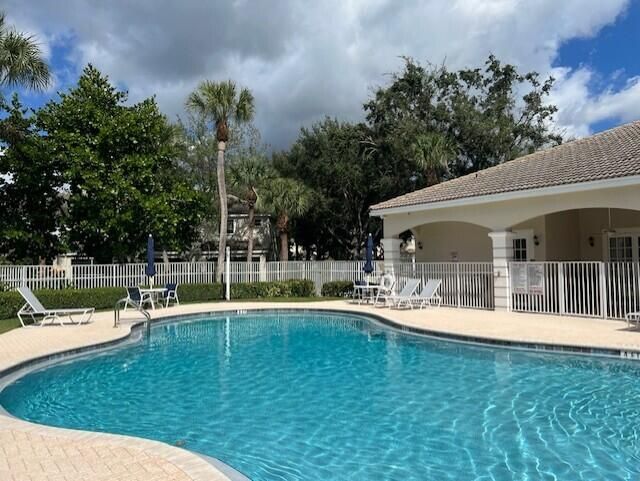 Active With Contract: $2,300 (2 beds, 2 baths, 1325 Square Feet)