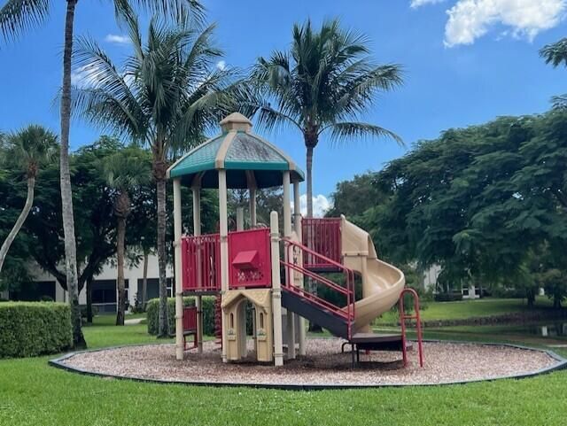 Active With Contract: $2,300 (2 beds, 2 baths, 1325 Square Feet)