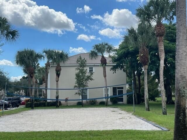 Active With Contract: $2,300 (2 beds, 2 baths, 1325 Square Feet)