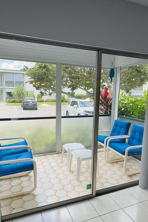 For Rent: $1,750 (2 beds, 2 baths, 850 Square Feet)