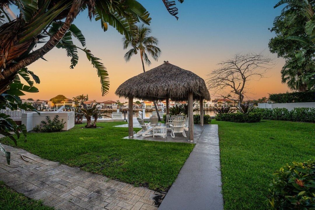 待售: $1,595,000 (2 贝兹, 2 浴室, 1745 平方英尺)