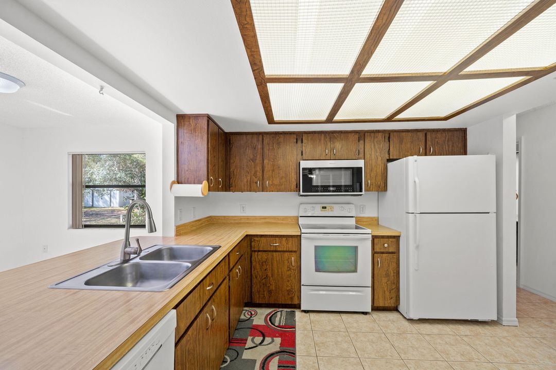 待售: $359,000 (4 贝兹, 2 浴室, 1237 平方英尺)