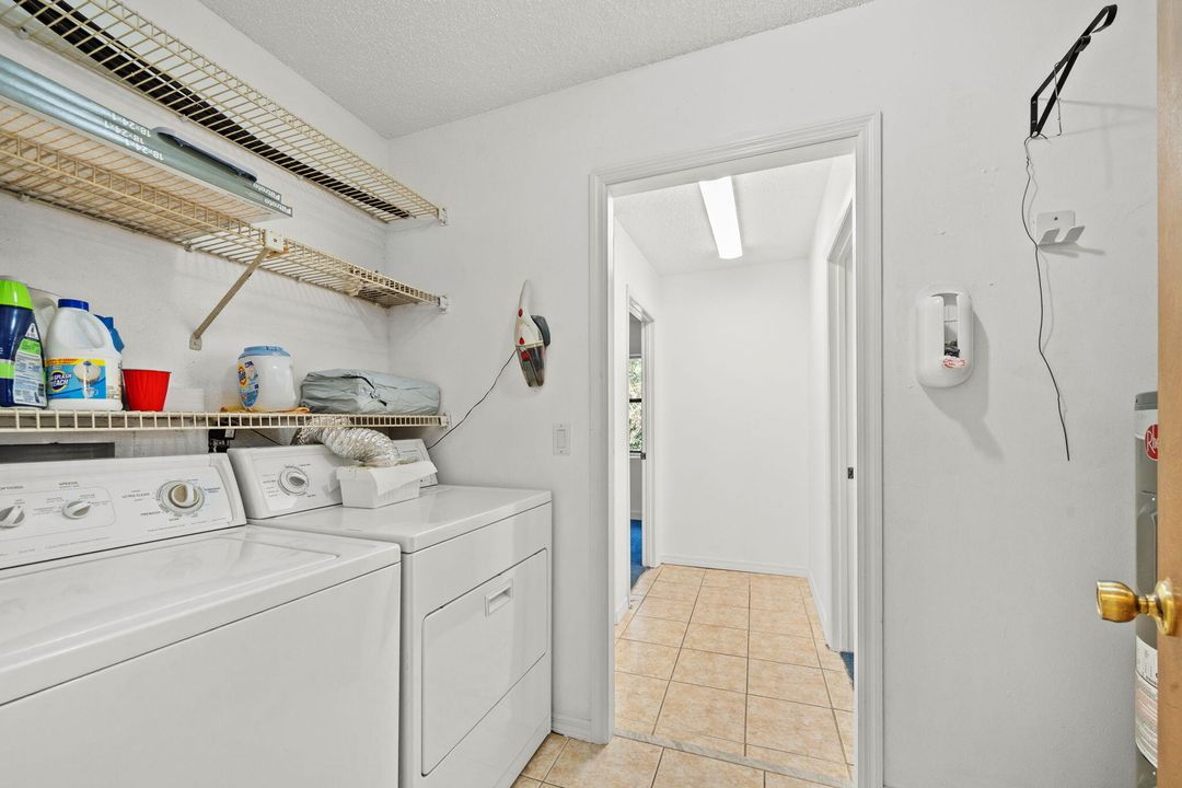 待售: $359,000 (4 贝兹, 2 浴室, 1237 平方英尺)